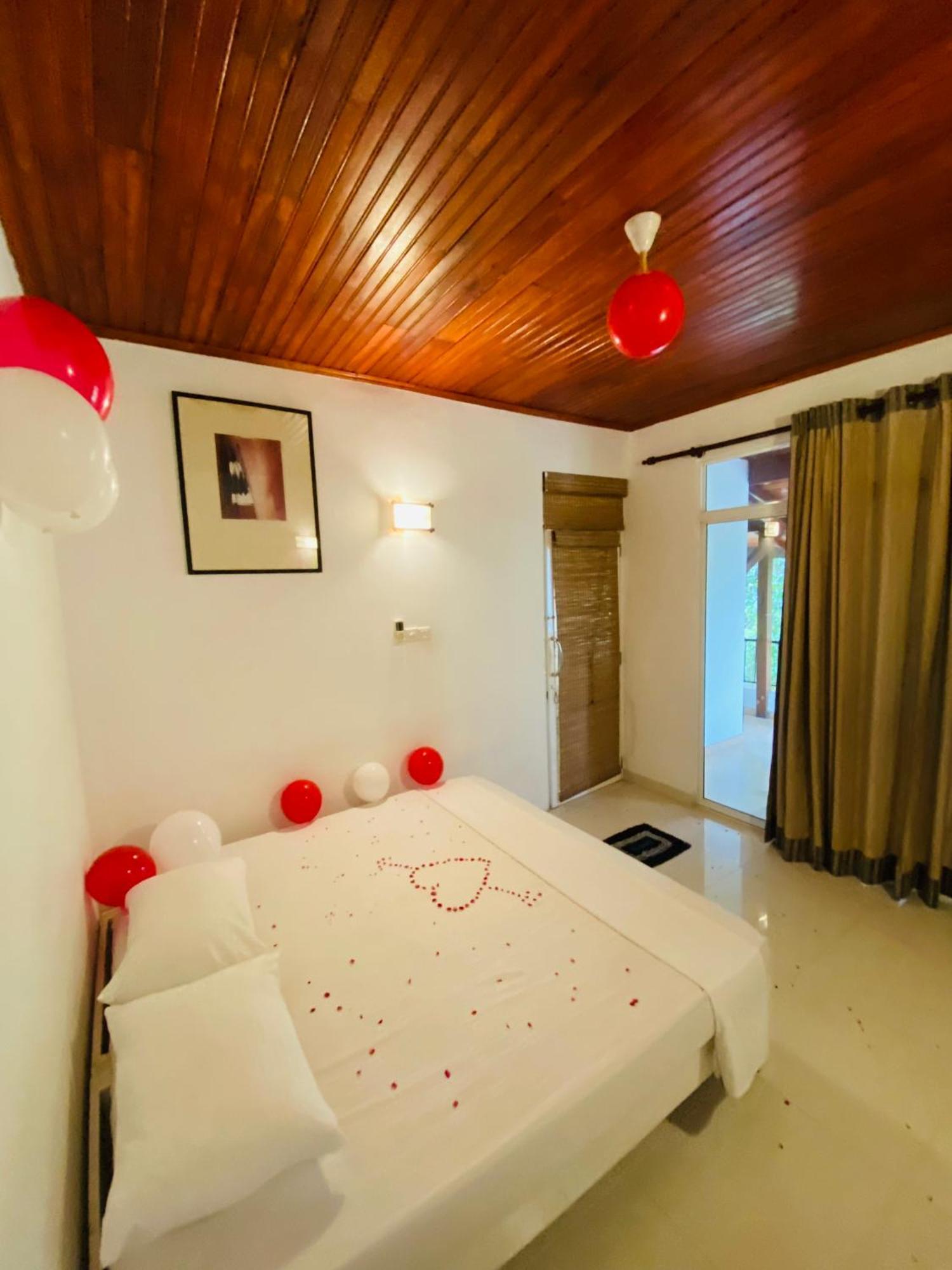 The Shade Brothers Hotel Katunayake Exterior photo