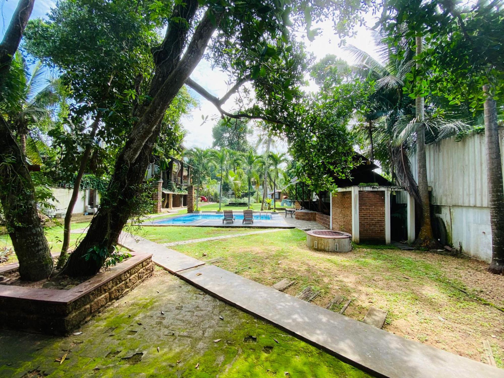 The Shade Brothers Hotel Katunayake Exterior photo