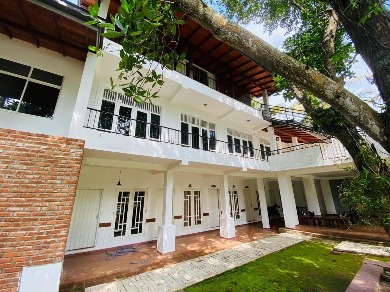 The Shade Brothers Hotel Katunayake Exterior photo